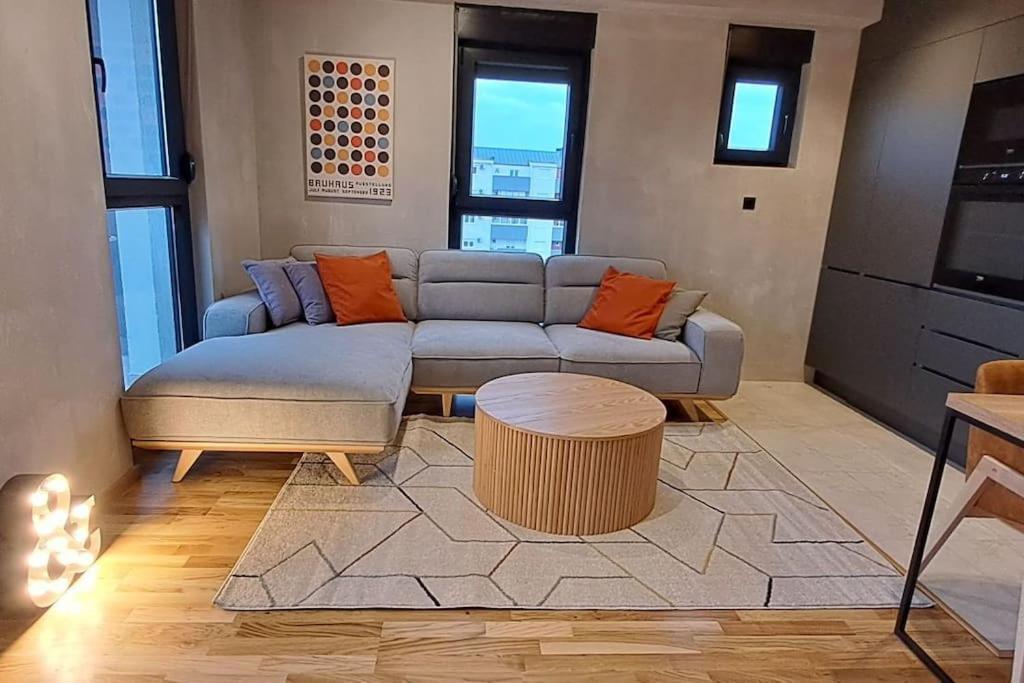 Stylish One Bedroom Apartment 波德戈里察 外观 照片